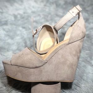 Rouge Helium Ankle Strap Wedge Sandals  size 9